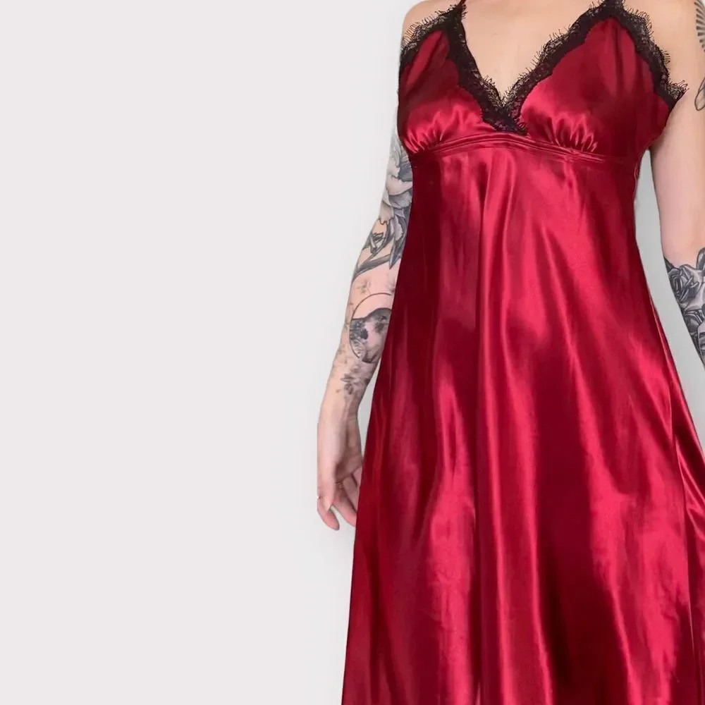 Vintage Romantic Red Satin & Black Lace Nightgown, 90’s Jones New York - Picture 6 of 11